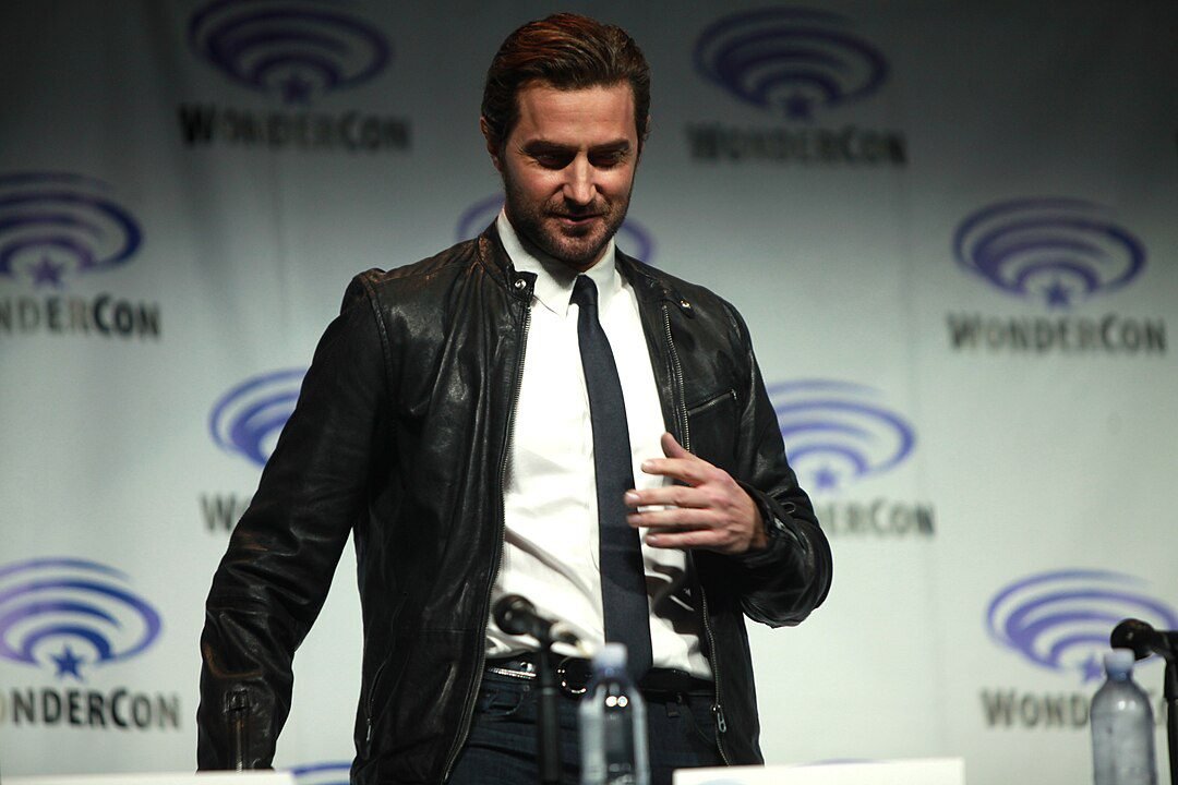 is richard armitage gay? is richard armitage gay?